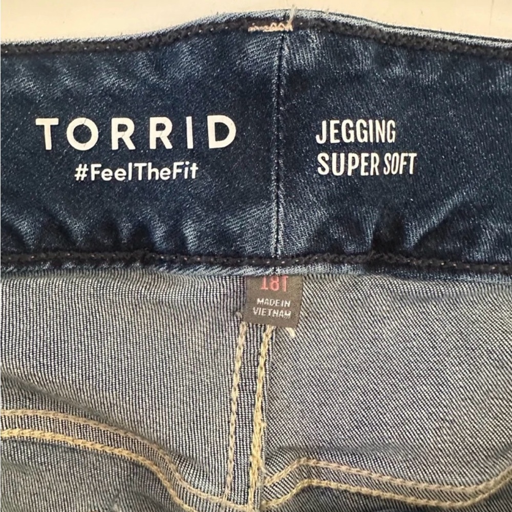 Torrid Jegging Skinny Super Soft High Rise Dark Wash Jeans size 18T - Picture 7 of 11